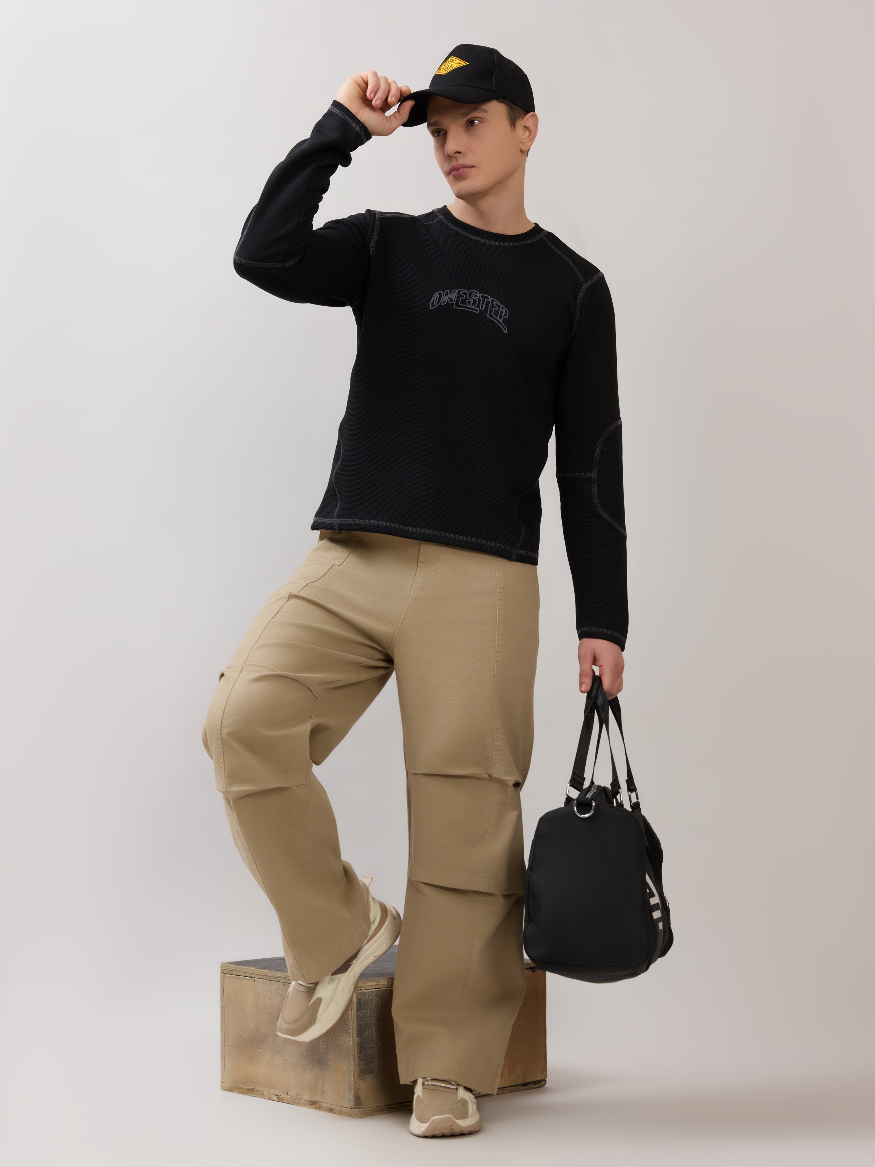 Kinoia - Onstep Printed Contrast-Stitch Relaxed Sweatshirt - Black